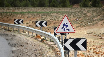 Consiliul Concurenței a declanșat o investigație privind o posibilă înțelegere anticoncurențială pe piața comercializării și execuției lucrărilor de semnalizare rutieră din România