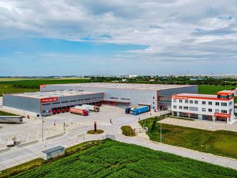 Afacerile austriecilor de la Gebrüder Weiss urcă în România