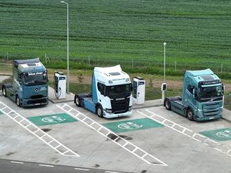 FOTO ANUNȚ Primul hub al României de mare putere pentru încărcarea mașinilor electrice este al OMV Petrom