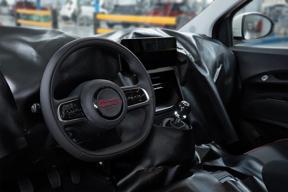 FOTO Premieră: Fiat începe producția primului automobil electric transformat în hibrid