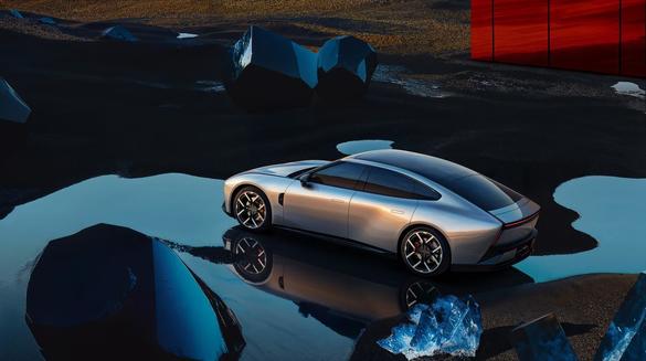 FOTO Xpeng dezvăluie primele imagini cu noul sedan P7, „distrugătorul de Tesla”