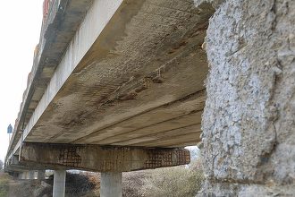 FOTO Primăria Brașov demolează un pod 