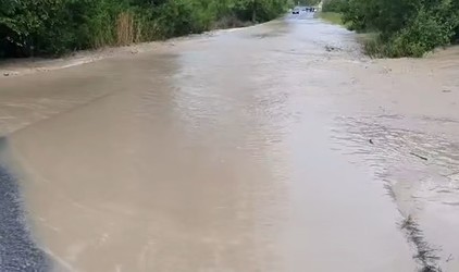 VIDEO Drum național din județul Harghita închis din cauza ploilor abundente