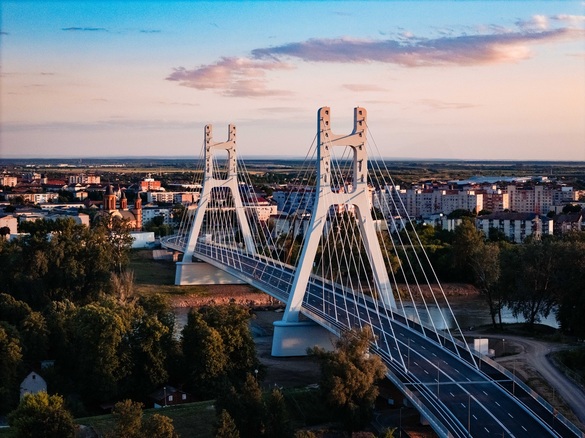 FOTO Cel mai mare pod hobanat din România, inaugurat la Satu Mare peste râul Someș