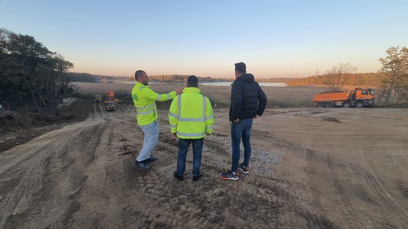 VIDEO&FOTO Primele grinzi ridicate pe cea mai complexă structură de pe Autostrada Bucureștiului 