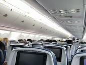 Acord istoric - Drepturi și bani mai mulți pentru călători în fața companiilor aeriene. Operatorii reacționează virulent