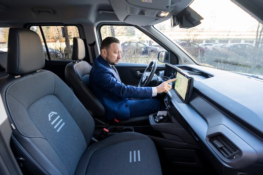 Companiile din România au accesat jumătate din fondurile Rabla pentru mașini electrice și PHEV. Cererile depuse în primele două sesiuni depășesc vânzările de electrice din 2024