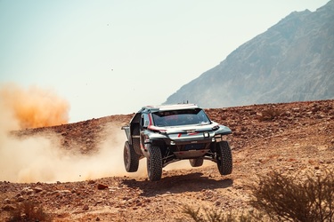 FOTO Dacia prelungește contractul cu unul dintre piloții Sandrider, pentru încă două sezoane în Raliul Dakar