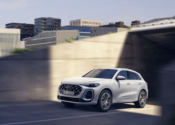 FOTO Audi introduce propulsia PHEV pe SUV-ul Q5