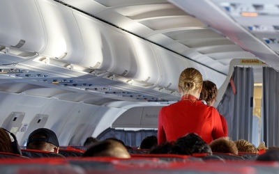 Un fals însoțitor de zbor a efectuat 120 de zboruri înainte de a fi arestat