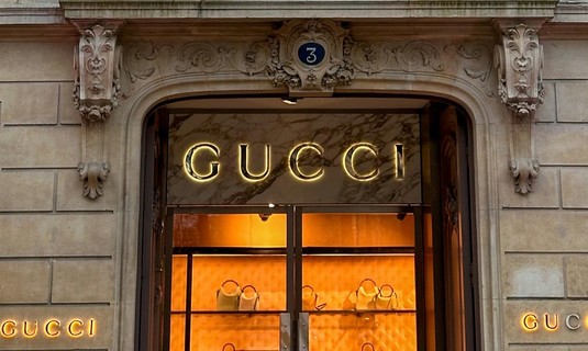 Kering anunță oficial numirea lui Luca de Meo în funcția de director executiv. Salariul actual de la Renault s-ar putea dubla