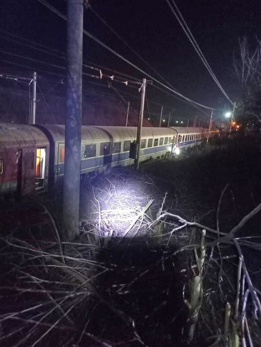FOTO&VIDEO Ford cere despăgubiri de la CFR Călători pentru avarierea a peste 100 de autoturisme, într-un accident feroviar din România survenit acum mai bine de 2 ani