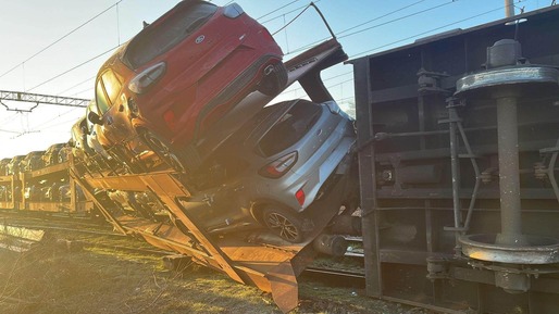 FOTO&VIDEO Ford cere despăgubiri de la CFR Călători pentru avarierea a peste 100 de autoturisme, într-un accident feroviar din România survenit acum mai bine de 2 ani