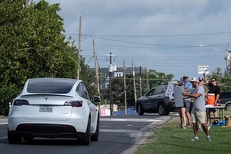 Tesla lansează discret serviciul său de robotaxiuri
