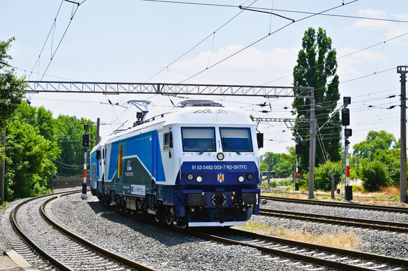 FOTO RELOC Craiova a testat încă două locomotive modernizate cu fonduri din PNRR