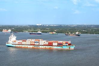 Porturile europene sunt aproape blocate de mărfuri care așteaptă cu săptămânile să fie descărcate