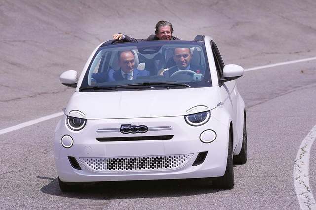 Victoria motorului cu combustie asupra celui electric: prima mașină electrică a mărcii Fiat are de-acum și motor mild-hybrid