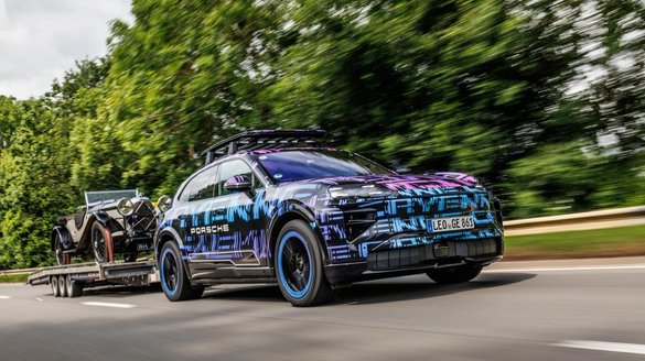 FOTO Noul Porsche Cayenne, surprins în timpul ultimelor teste înainte de lansare
