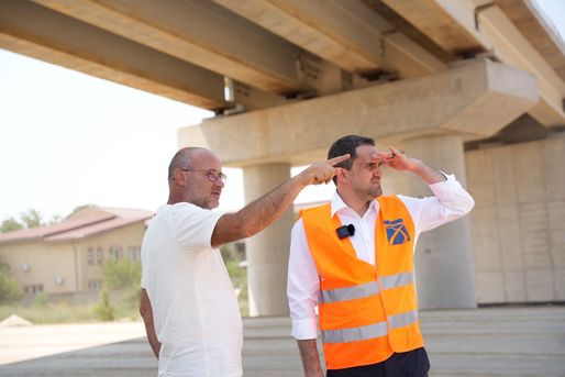 VIDEO&FOTO Chinezii, avertizați că nu lucrează la fel de rapid ca Umbrărescu pe Autostrada Bucureștiului