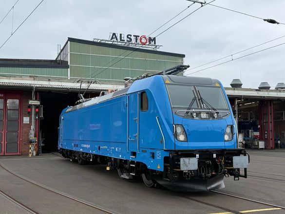 FOTO Vin locomotive noi în România. Prima a plecat din Germania