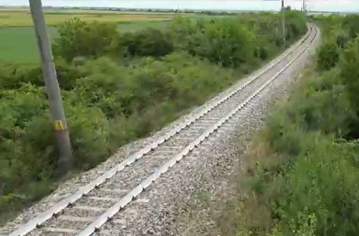 Șinele de tren din România ar putea fi vopsite în alb pentru atenuarea dilatării