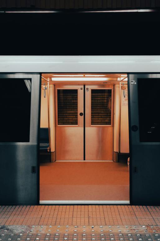 SURPRIZĂ Chioșcurile pot reveni la metrou. Metrorex devine operator feroviar, naval și de teleferic