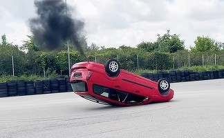 VIDEO&FOTO Experiment extrem la Academia Titi Aur: Cum să ieși dintr-o mașină răsturnată chiar dacă situația a luat o turnură neașteptată