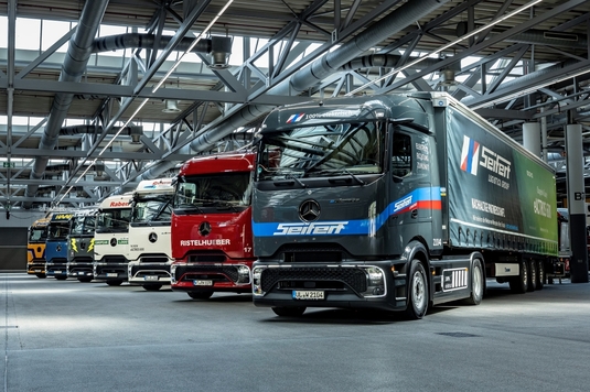 Mercedes-Benz a început livrările noului camion electric eActros 600. „Din Germania în Norvegia, din Franța în România!”