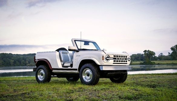 Ford se întoarce în timp - și-a surprins fanii cu conceptul Bronco Roadster FOTO