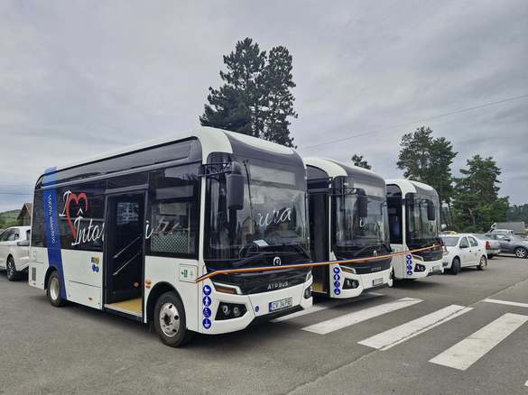 FOTO Un oraș din România reintroduce transportul public de călători după 35 de ani