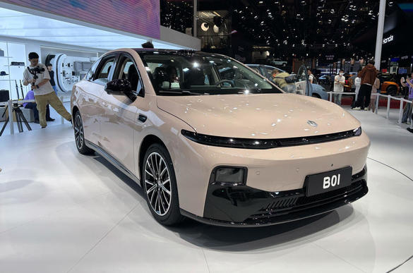FOTO Aproape simultan cu Dacia, Leapmotor își lansează la Munchen propriul model în segmentul lui VW Golf/ID.3, 