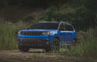 FOTO Noua generație Jeep Cherokee debutează cu motorizare hibrid