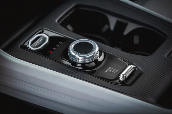 FOTO Noua generație Jeep Cherokee debutează cu motorizare hibrid