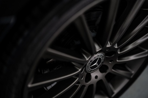 Mercedes-Benz își vinde participația la Nissan, pentru 325 milioane de dolari