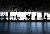 Trenuri rapide, muncă inteligentă și schimbări climatice: sfârșitul lent al zborurilor interne în Europa, care în ultimii douăzeci de ani s-au redus la jumătate
