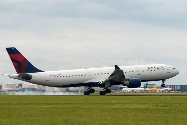 Un zbor Detroit-Shanghai s-a transformat într-un coșmar: pilotul s-a îmbolnăvit