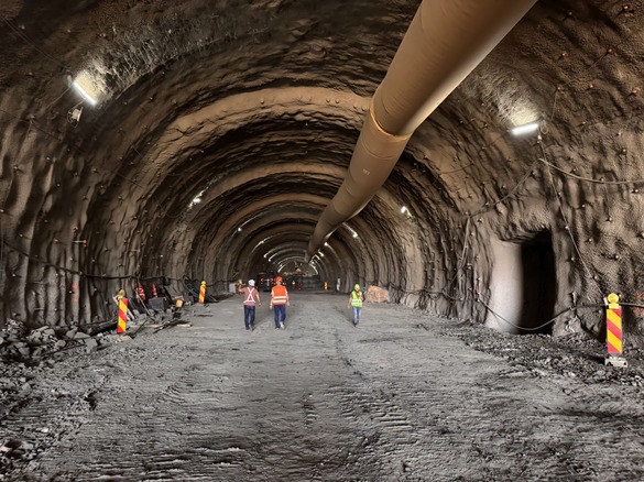 Imagini spectaculoase: Umbrărescu pregătește străpungerea 2 la „Tunelurile pentru urși” FOTO&VIDEO