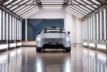 Volvo a demarat producția celui mai nou model electric într-un moment în care vânzările de mașini electrice scad puternic