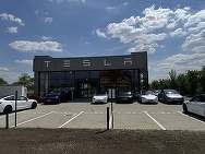 Tesla deschide oficial al treilea showroom din România