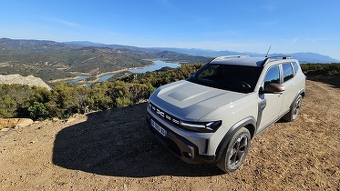 Dacia Duster se confruntă cu o nouă „operațiune specială”, din cauza unei erori la frâna electrică