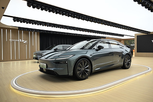 FOTO Toyota a lansat limuzina electrică bZ7, cu software Huawei și Xiaomi