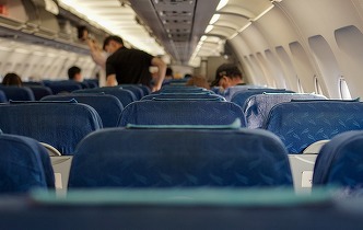 Scandal la bordul unui avion care venea la București de la Tel Aviv. Mai mulți pasageri s-au luat la bătaie
