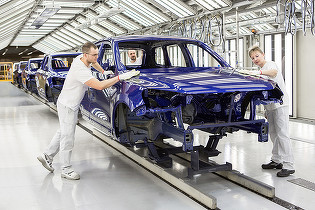 VW Touareg nu dispare, ci se întoarce electric