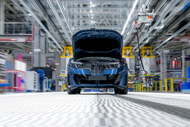 BMW începe, la doi pași de România, producția de serie a lui iX3 - VIDEO&FOTO