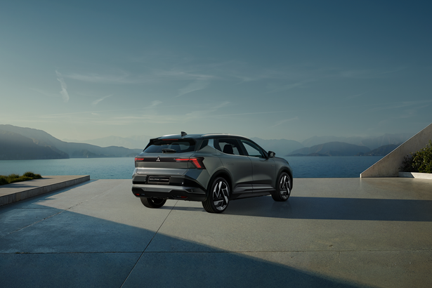 VIDEO&FOTO Mitsubishi a lansat primul Eclipse Cross electric, derivat din Renault Scenic