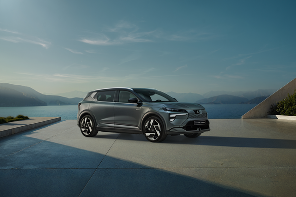 VIDEO&FOTO Mitsubishi a lansat primul Eclipse Cross electric, derivat din Renault Scenic