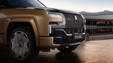 FOTO Noul SUV de lux de la BYD e mai scump cu 20.000 de euro decât un Range Rover