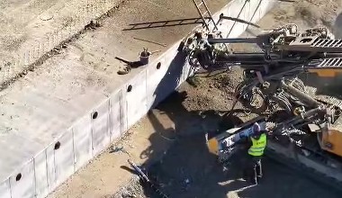 A început asfaltarea primilor kilometri ai secțiunii 4 a autostrăzii Sibiu – Pitești VIDEO