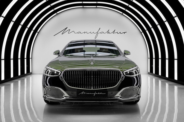 FOTO Mercedes-Benz lansează o mașină în ediție limitată, de doar 50 de exemplare și cu aur de 24 de karate și fluiere de șampanie