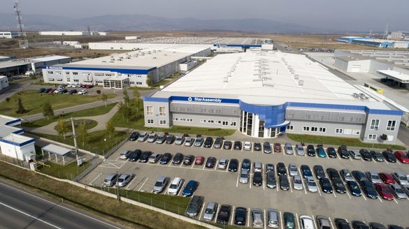 Mercedes începe producția primului van electric cu motoare fabricate în România FOTO